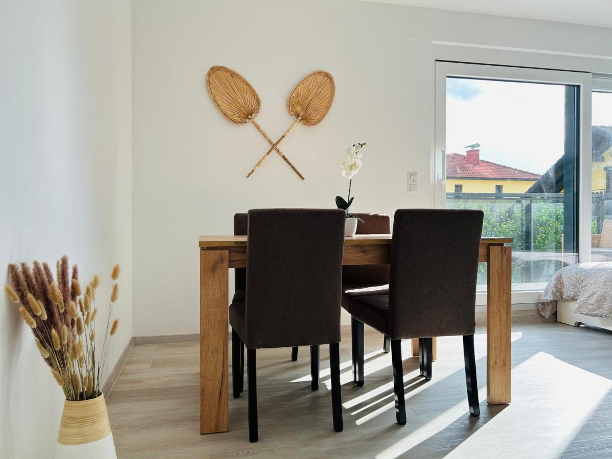 Modern - Free Parking - Balcony Apartment Wien